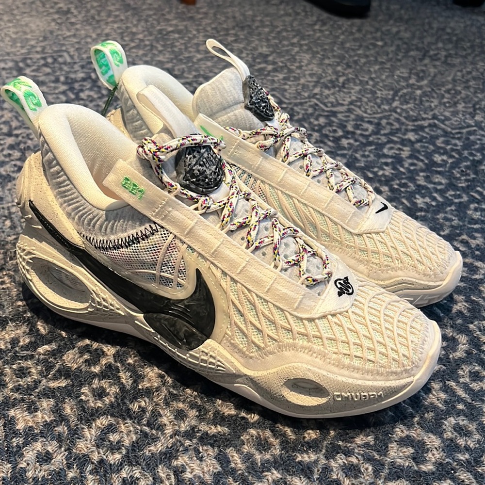 Nike Cosmic Unity brand new with box size 5.5 / 7